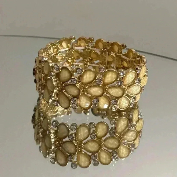 🆕💎Vintage Floral Stretch Bracelet - Picture 4 of 16